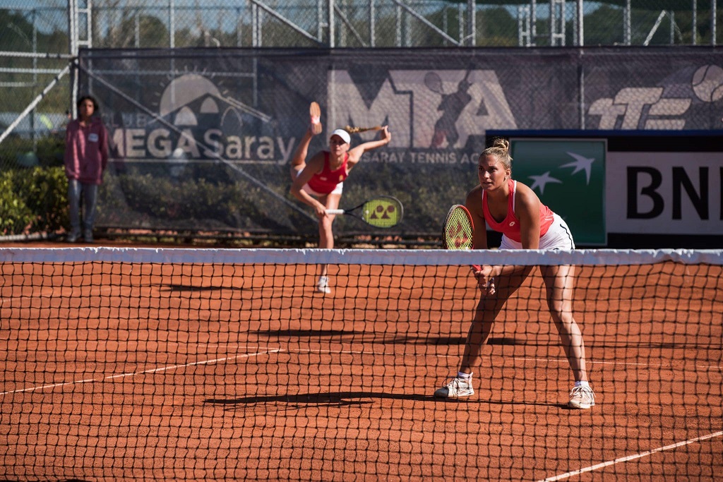 Csoportelsők a magyarok, így továbbjutottak a Billie Jean Kupában!